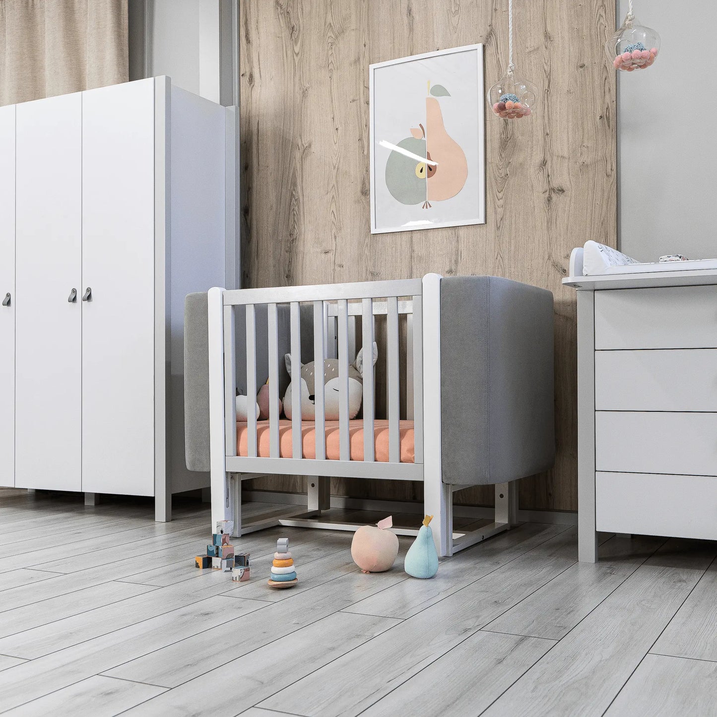 Veres Monaco Velour Babybett 120x60 cm in Weiß Grau – modernes Babybett für ein elegantes Kinderzimmer