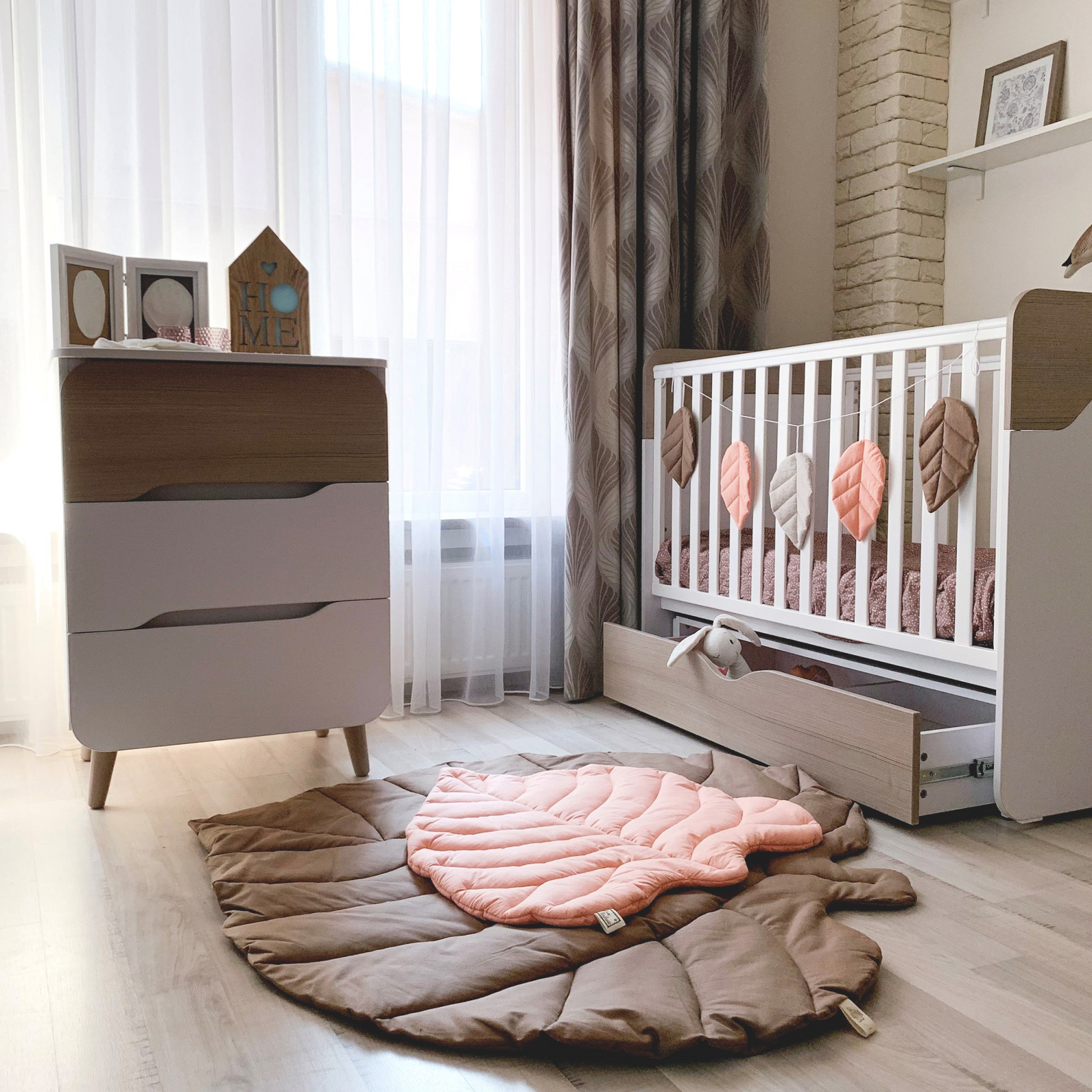 Veres Sydney 600 Kinderkommode im Kinderzimmer – stilvolle Kommode im modernen Kinderzimmer, die für Ordnung sorgt.