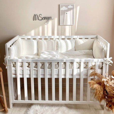 Komplettes Babybettwäsche-Set für Betten der Größe 120x60 cm, inklusive 8 Kissen und seitlichem Geflecht aus Velourstoff