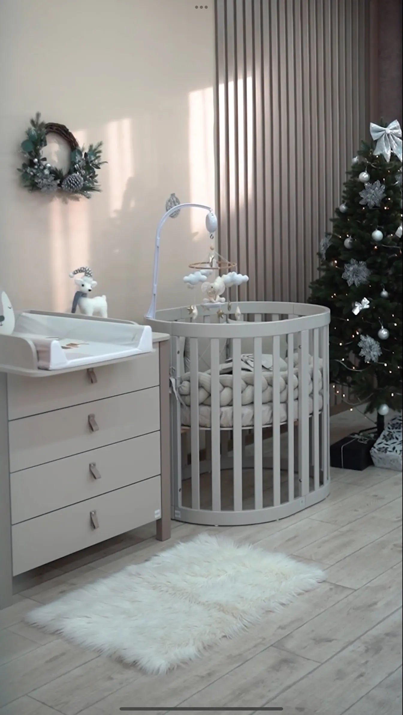 Veres Ovale Babybett Rom (90x70 cm), erweiterbar auf Bett (140x70cm) + Transformer-Matratze Veres Company