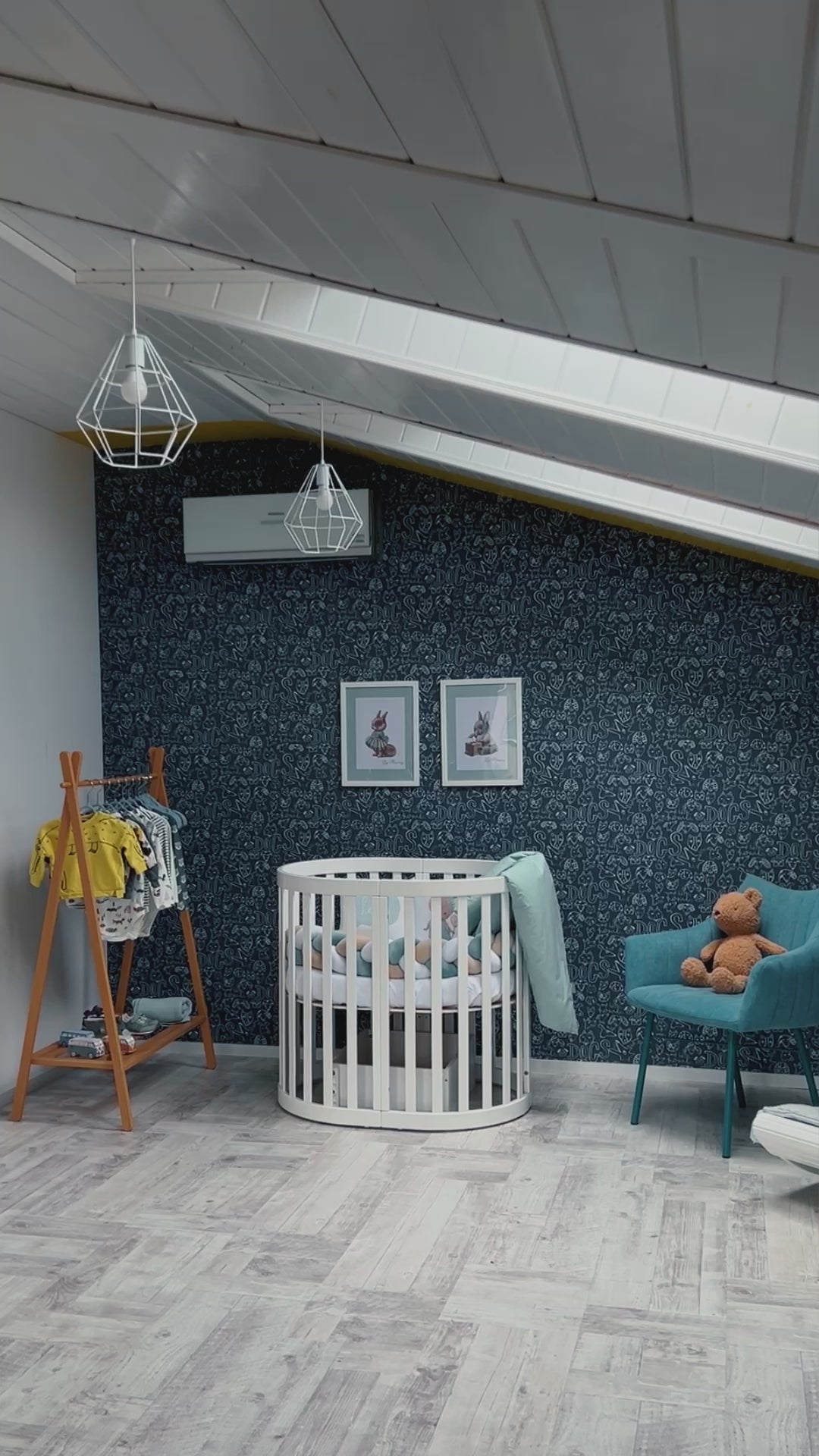 Video: Schaukelsystem für das Babybett Veres Rom im Einsatz – zeigt den beruhigenden Schwingprozess.